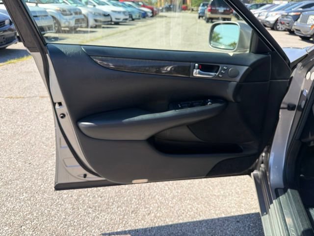 Used 2004 Lexus ES 330 w/ Premium Pkg FWD image 17