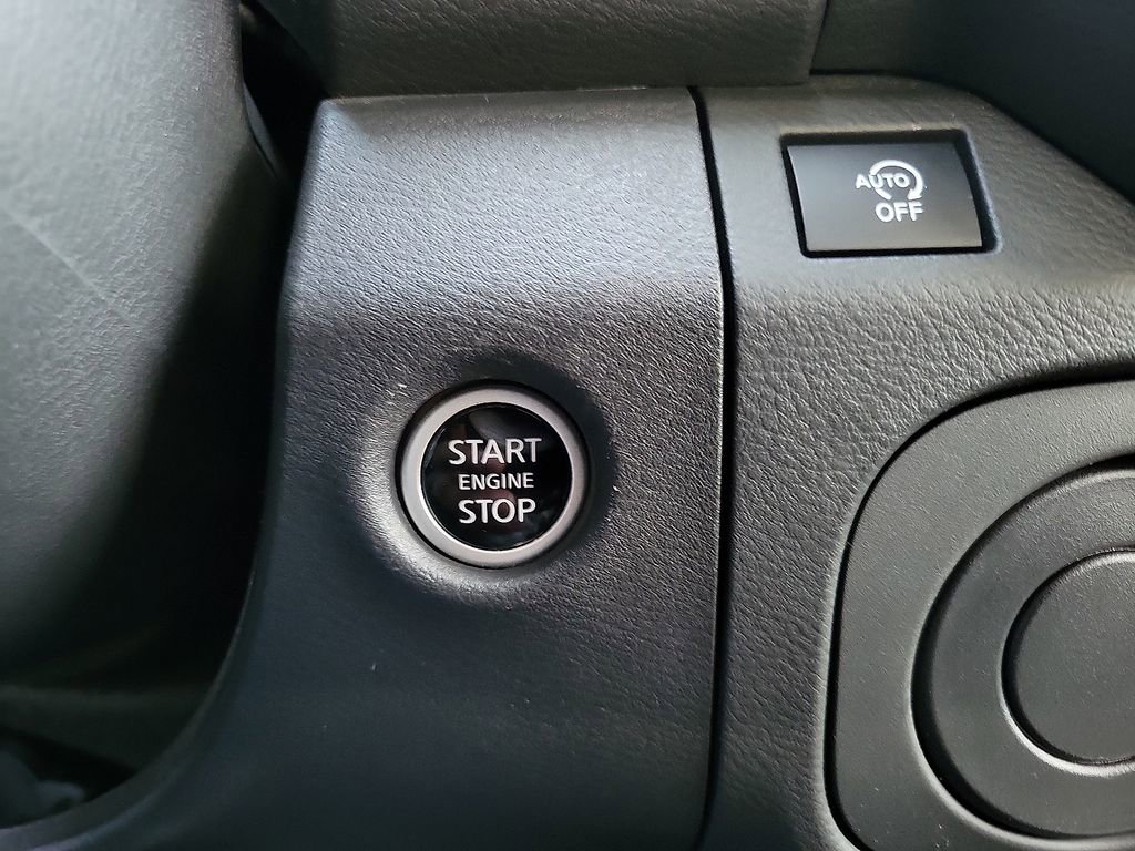 Used 2025 Nissan Frontier SV image 16