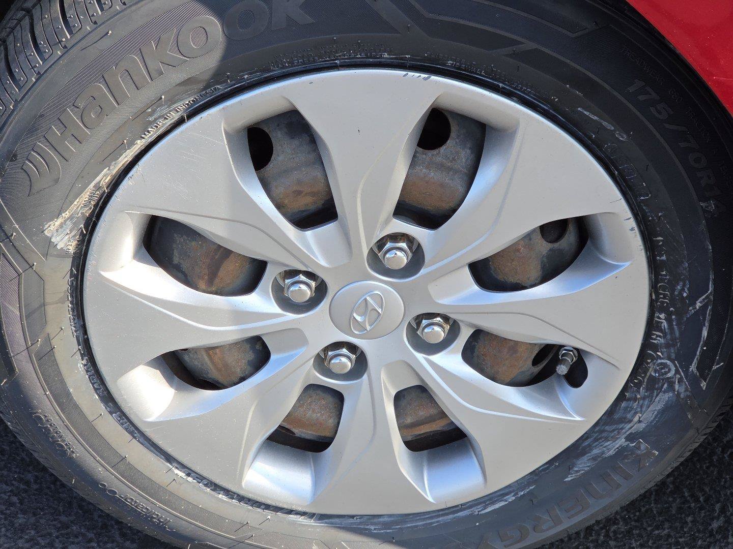 Used 2015 Hyundai Accent GLS FWD image 2