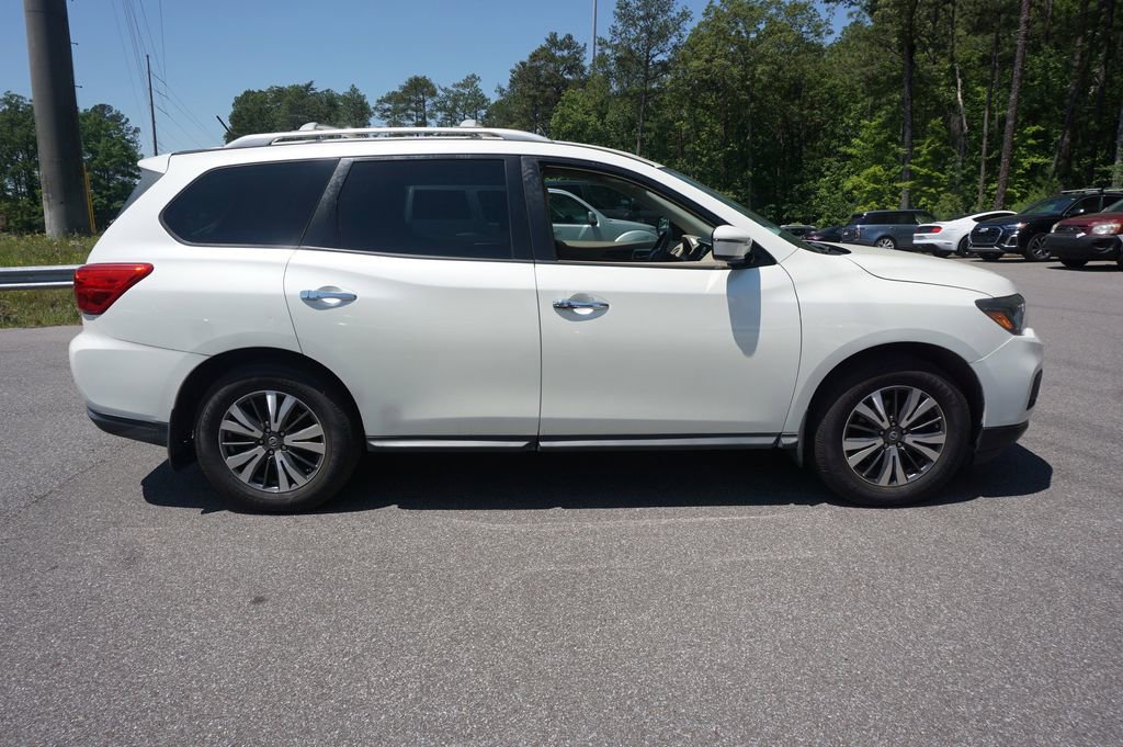 Used 2017 Nissan Pathfinder SV FWD image 21