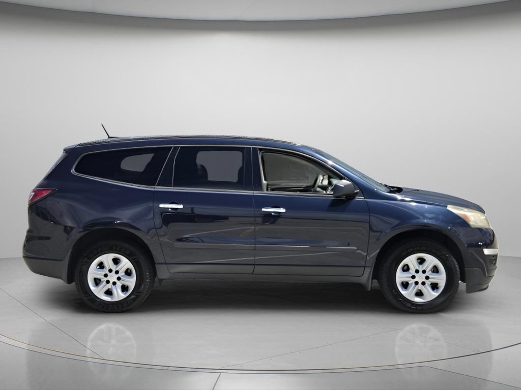 Used 2017 Chevrolet Traverse LS FWD image 3