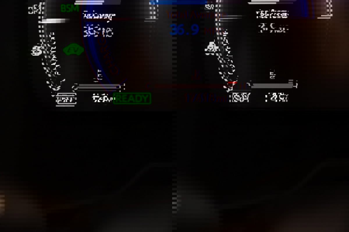 Used 2024 Toyota RAV4 Limited image 32