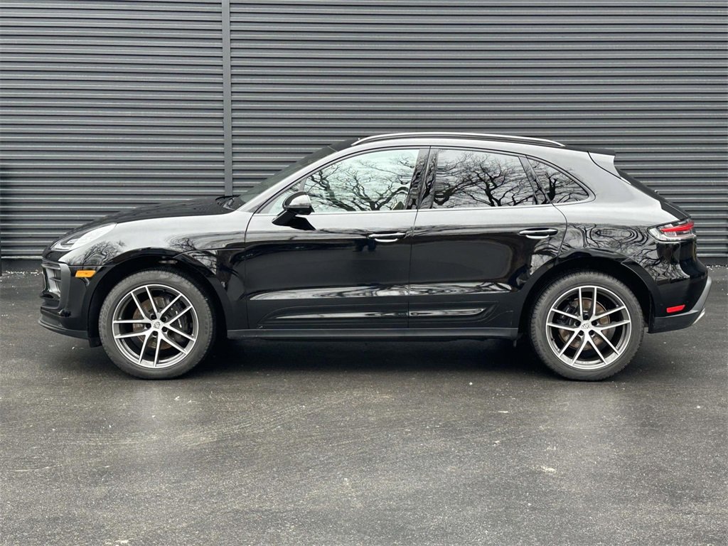 Used 2025 Porsche Macan image 2