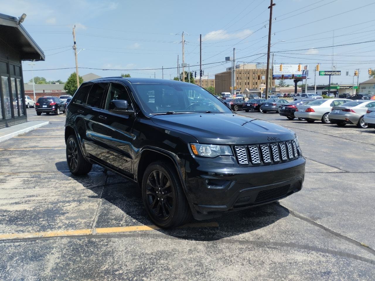 Used 2018 Jeep Grand Cherokee Altitude AWD/4WD image 6
