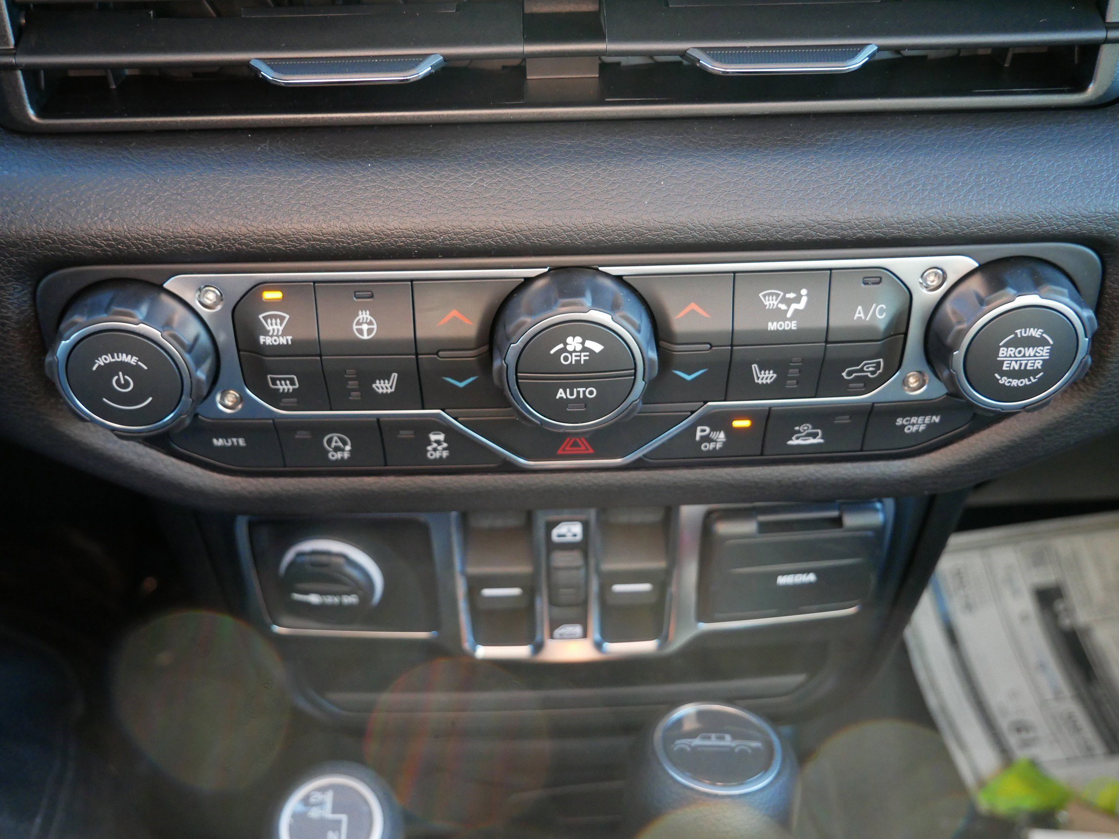 New 2026 Jeep Gladiator Sport image 18