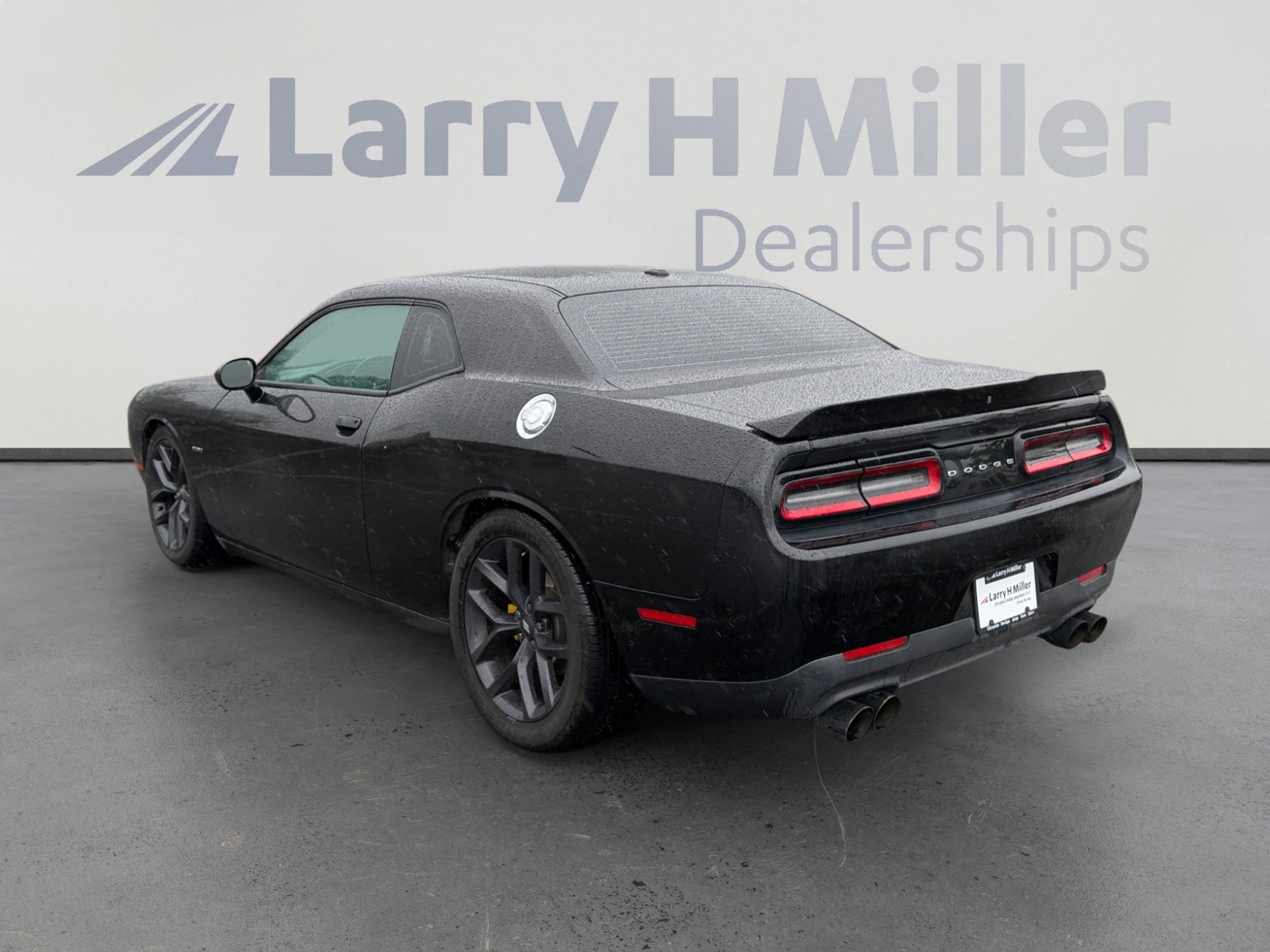 Used 2018 Dodge Challenger R/T RWD image 4