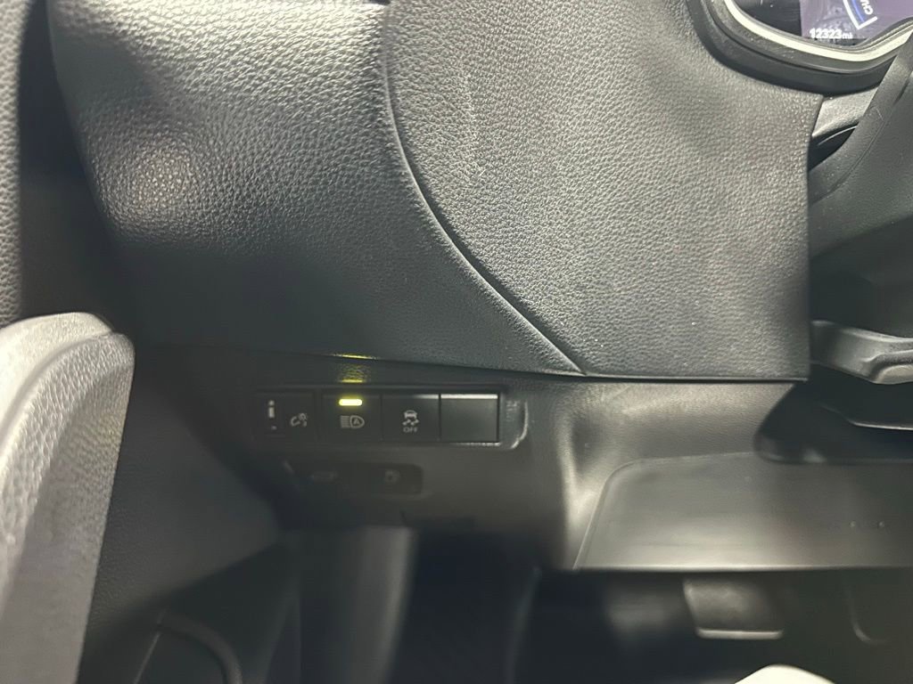 Used 2025 Toyota Corolla Cross XSE w/ Convenience Package image 16