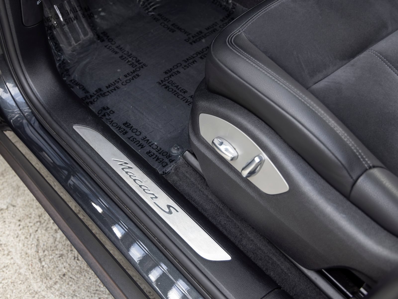 Certified 2021 Porsche Macan S AWD/4WD image 27