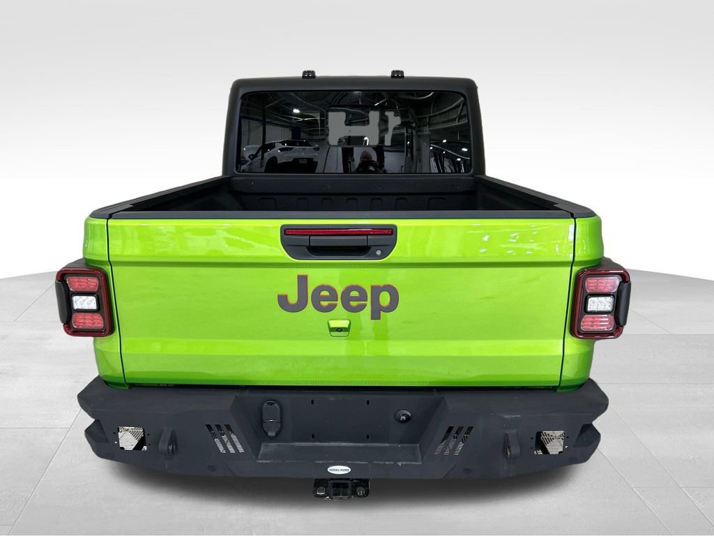 Used 2025 Jeep Gladiator Mojave w/ Convenience Group AWD/4WD image 4