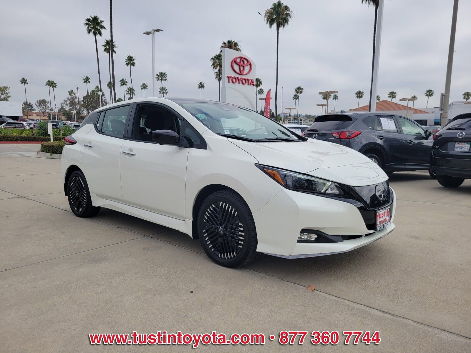 Used 2025 Nissan Leaf SV Plus image 2