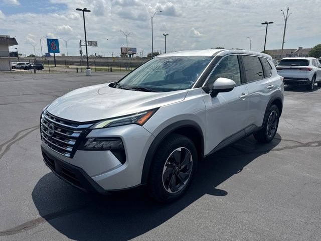 Used 2024 Nissan Rogue SV FWD image 9