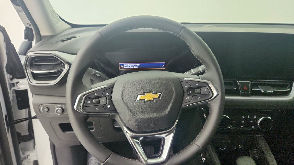New 2026 Chevrolet TrailBlazer LT w/ LT Cold Weather Package FWD image 17