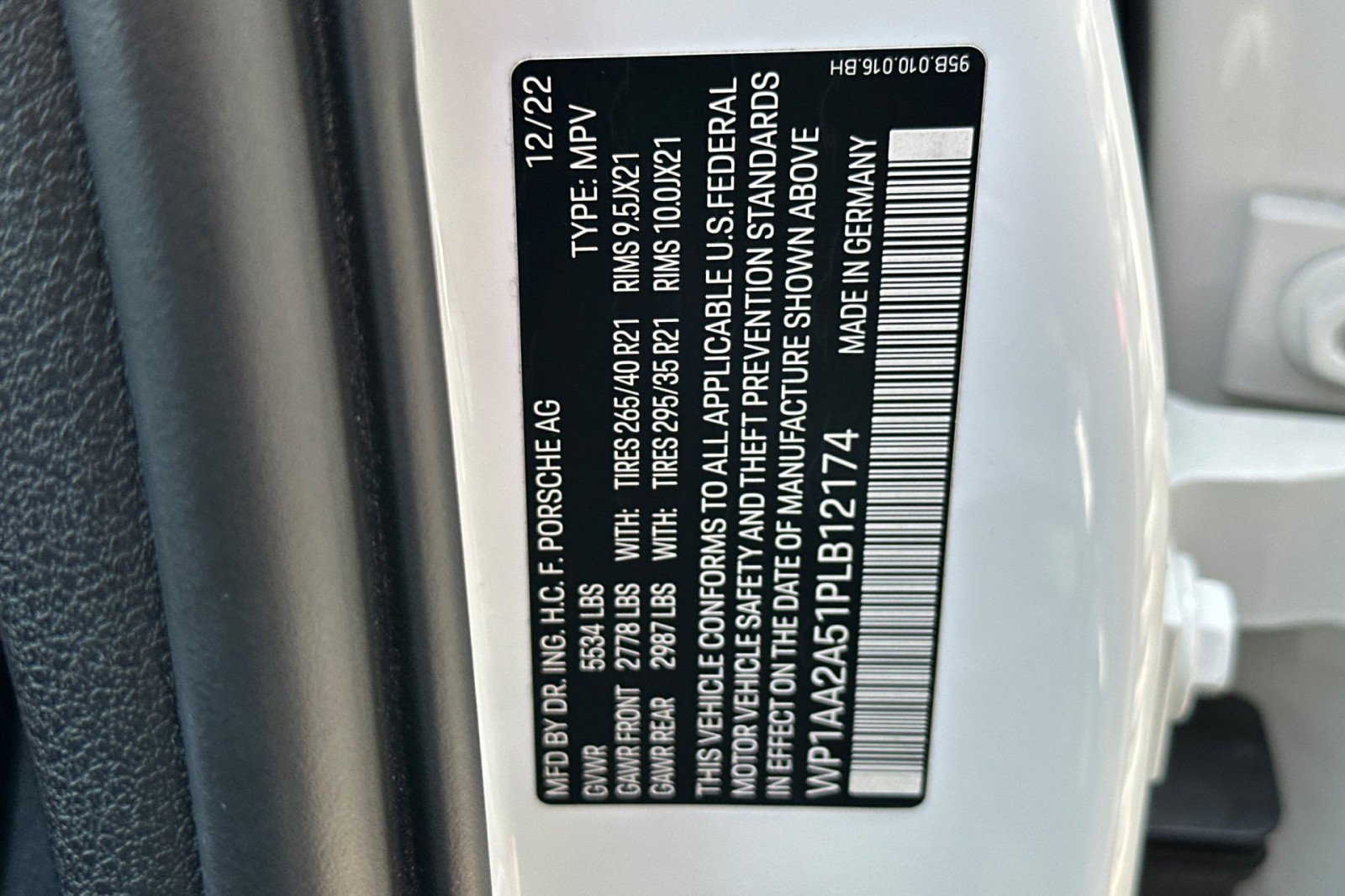 Certified 2023 Porsche Macan Turbo AWD/4WD image 29