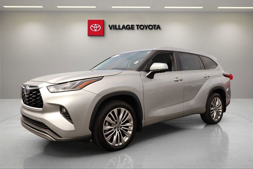 Certified 2024 Toyota Highlander Platinum AWD/4WD image 1