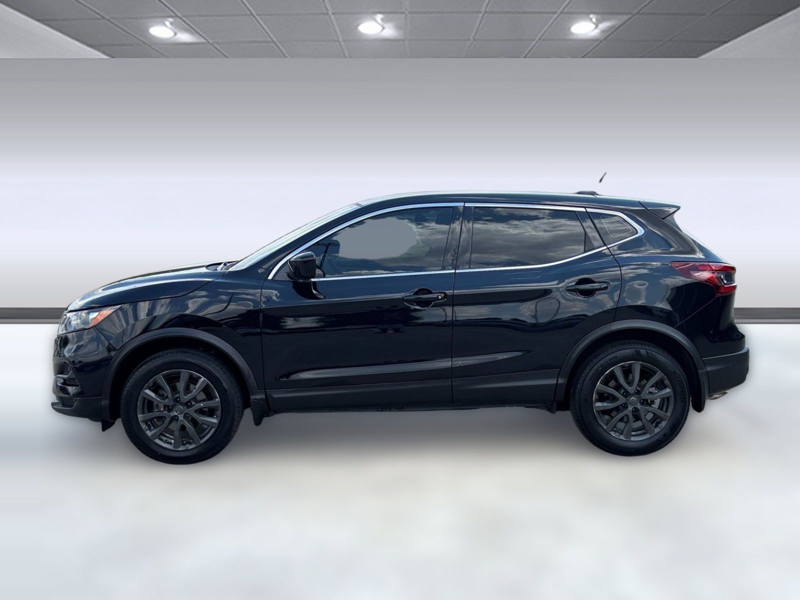 Used 2022 Nissan Rogue Sport S FWD image 2
