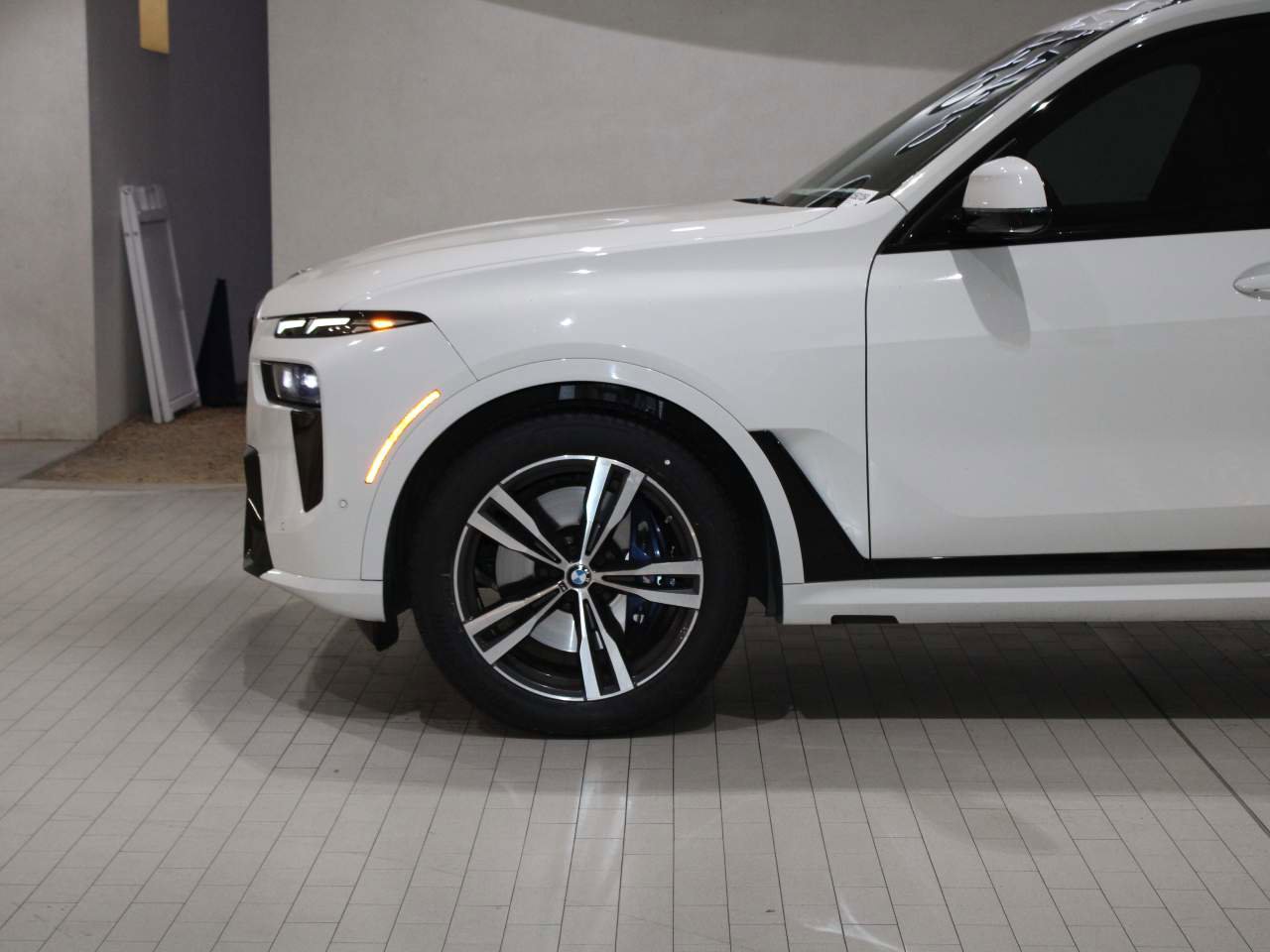 Certified 2023 BMW X7 xDrive40i w/ Executive Package image 4