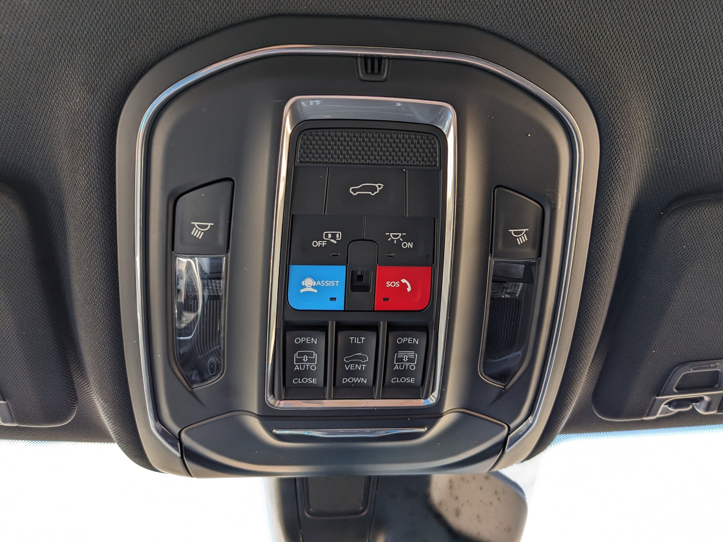 Used 2025 Jeep Grand Cherokee Limited w/ Luxury Tech Group II AWD/4WD image 16
