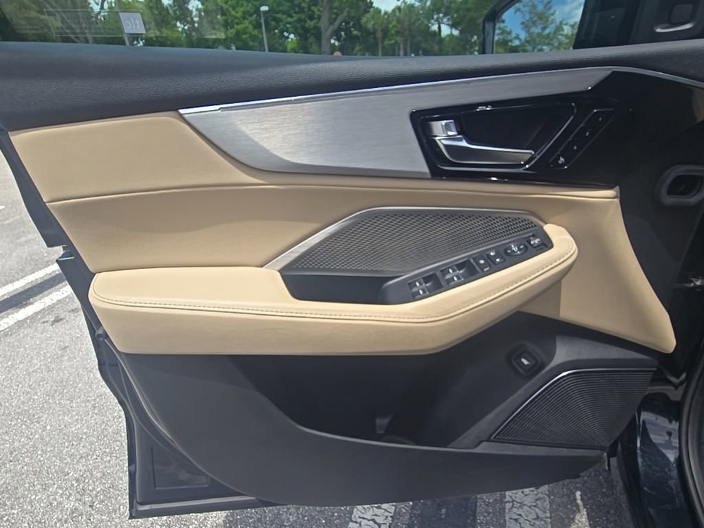 Used 2023 Acura MDX FWD image 15