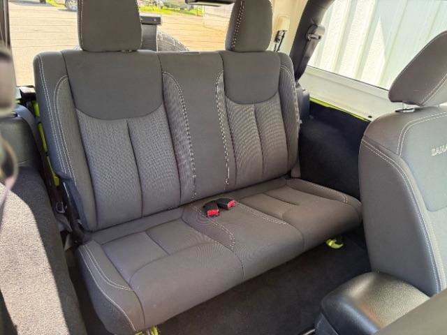 Used 2017 Jeep Wrangler Sahara AWD/4WD image 9