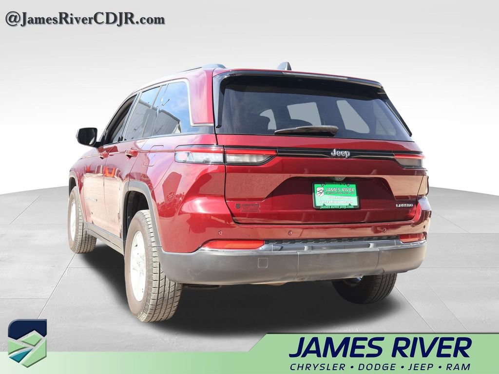 Used 2024 Jeep Grand Cherokee Laredo RWD image 3