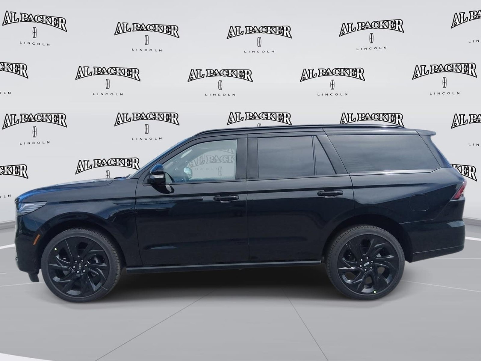 New 2027 Lincoln Navigator Reserve w/ Jet Appearance Package AWD/4WD image 2