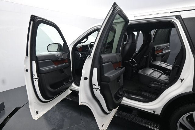 Used 2023 Lincoln Navigator Reserve AWD/4WD image 21