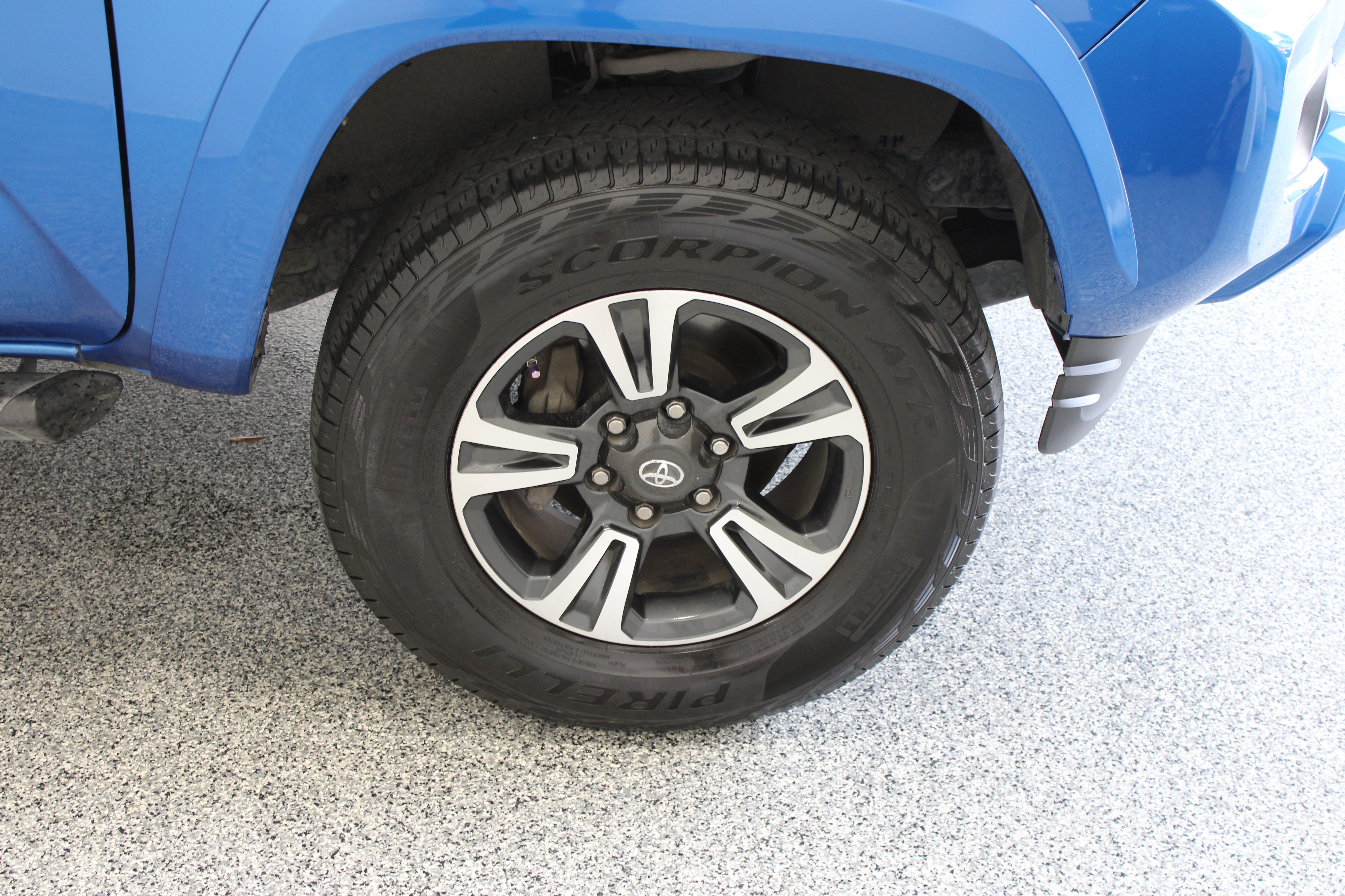 Used 2017 Toyota Tacoma TRD Sport w/ Tow Package RWD image 5