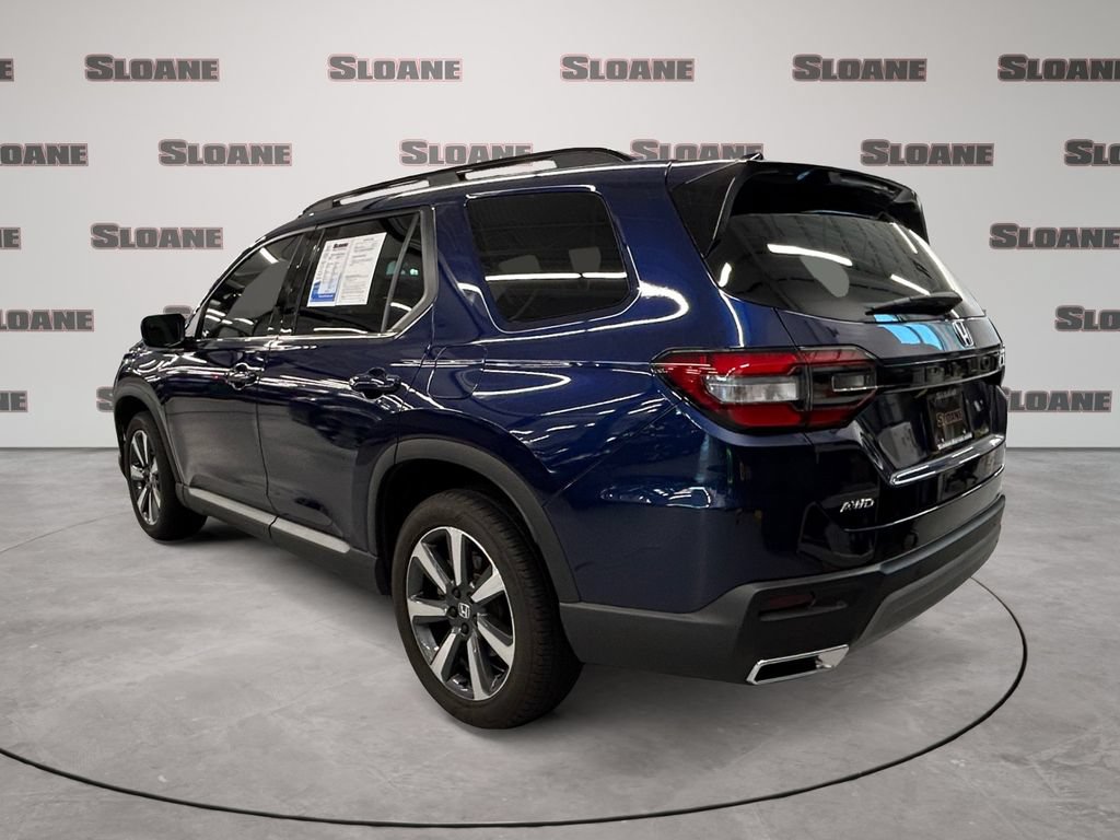 Certified 2025 Honda Pilot Touring image 3