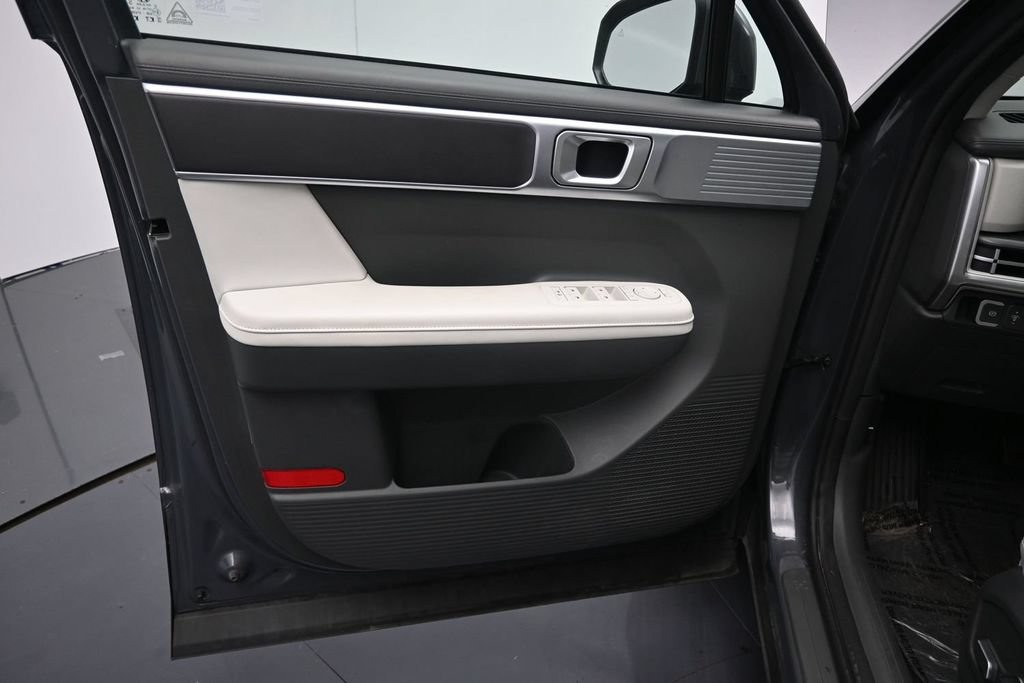 Used 2025 Hyundai Santa Fe SEL FWD image 17