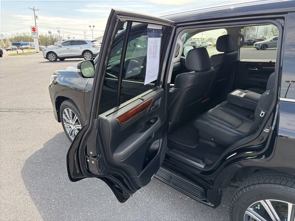 Used 2016 Lexus LX 570 4WD w/ Luxury Package image 16