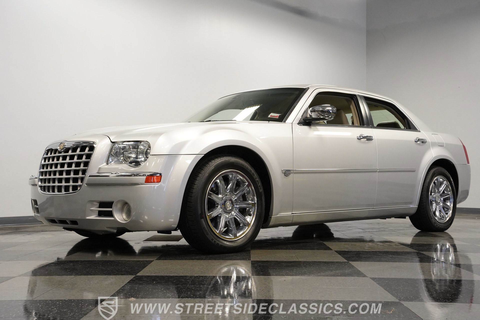 Used 2005 Chrysler 300 C w/ Navigation & Sound Group II image 21
