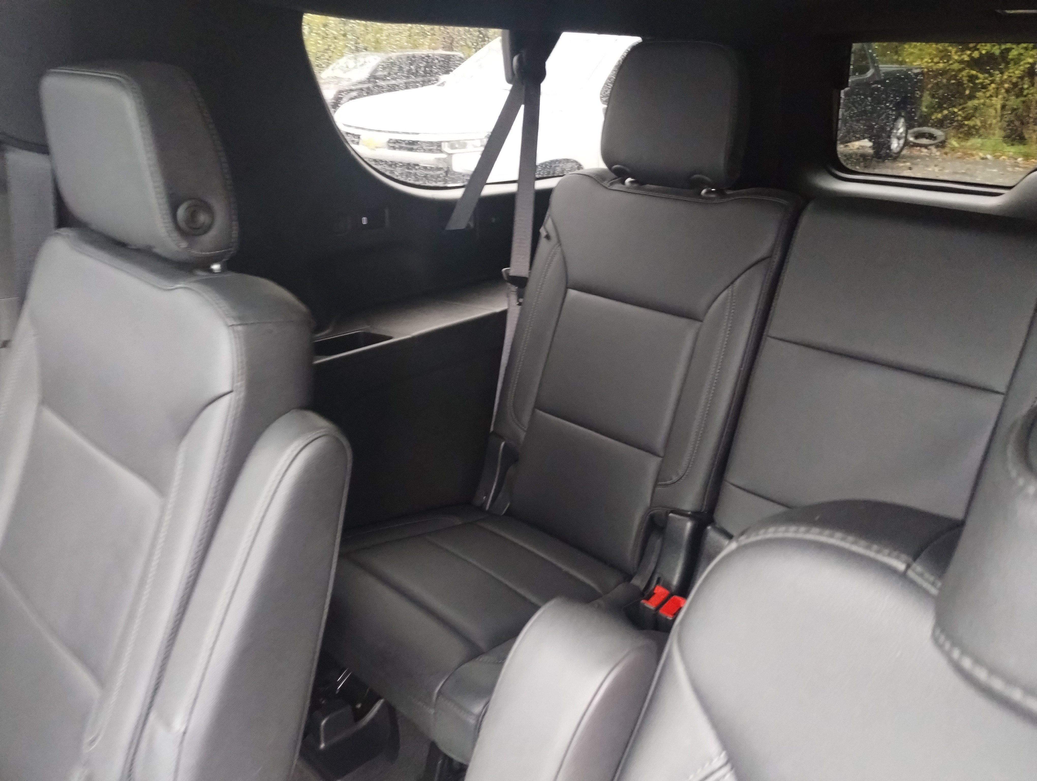 Used 2023 Chevrolet Suburban Z71 w/ Luxury Package image 21