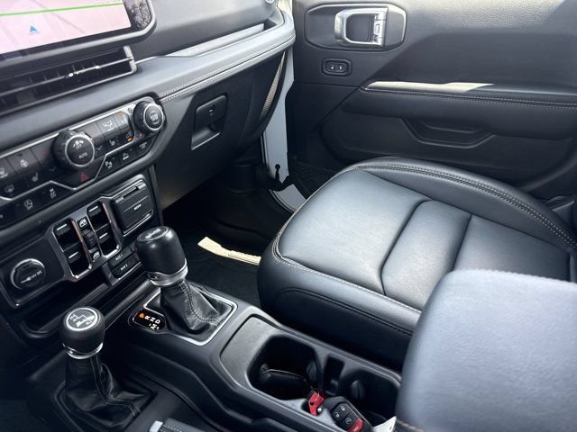 Used 2024 Jeep Wrangler Unlimited Sahara w/ Technology Group AWD/4WD image 22