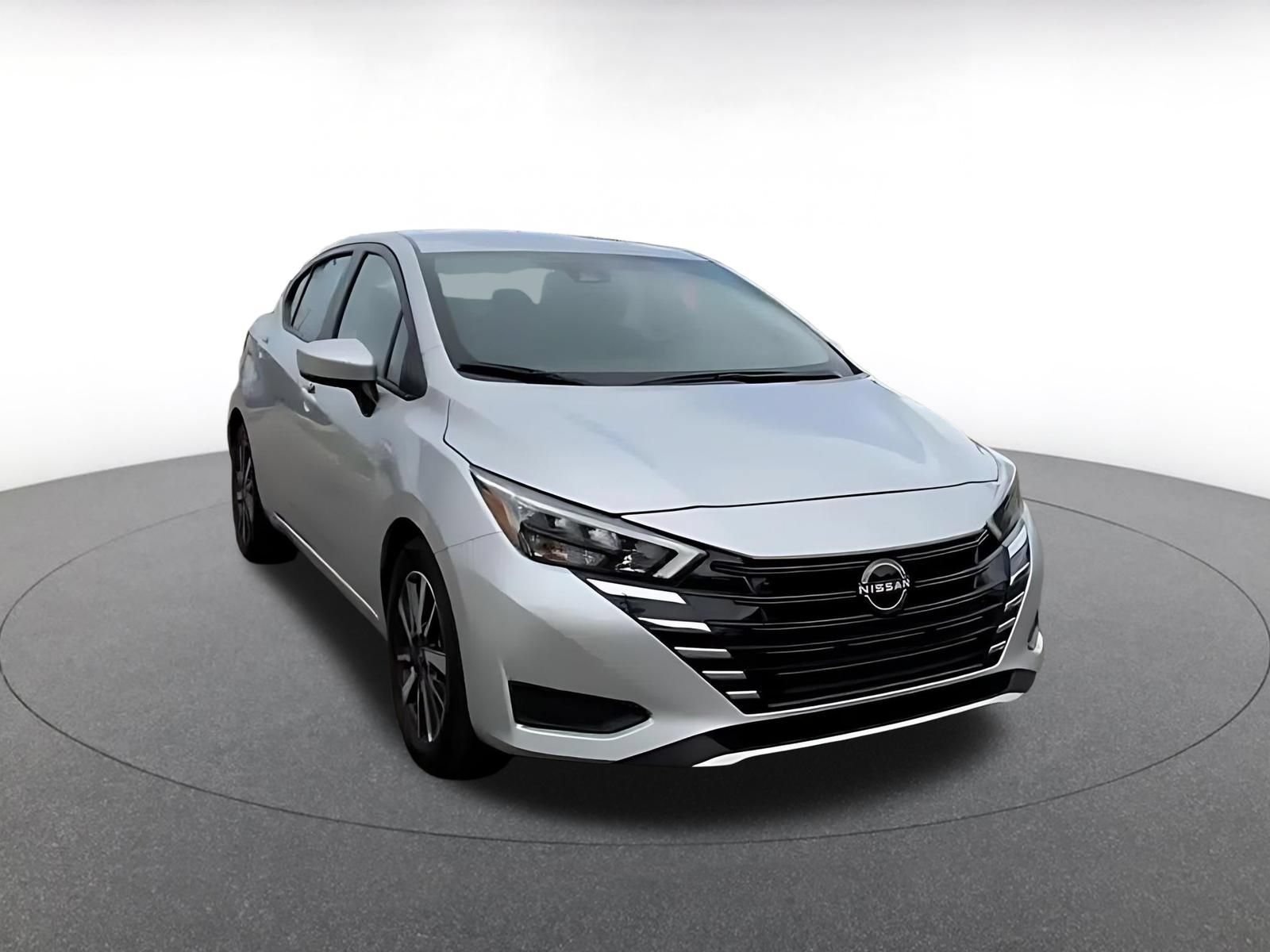 Used 2025 Nissan Versa SV FWD image 3