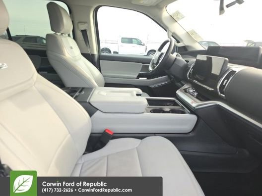 Used 2025 Ford Expedition Platinum image 9