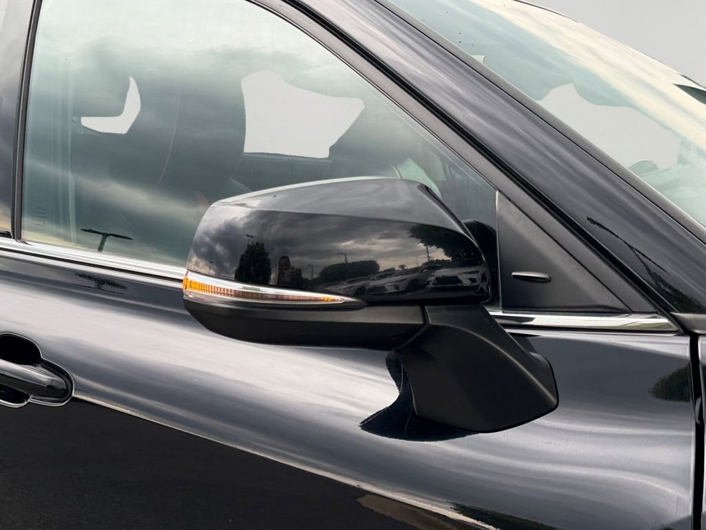 Used 2022 Toyota Highlander XLE FWD image 29
