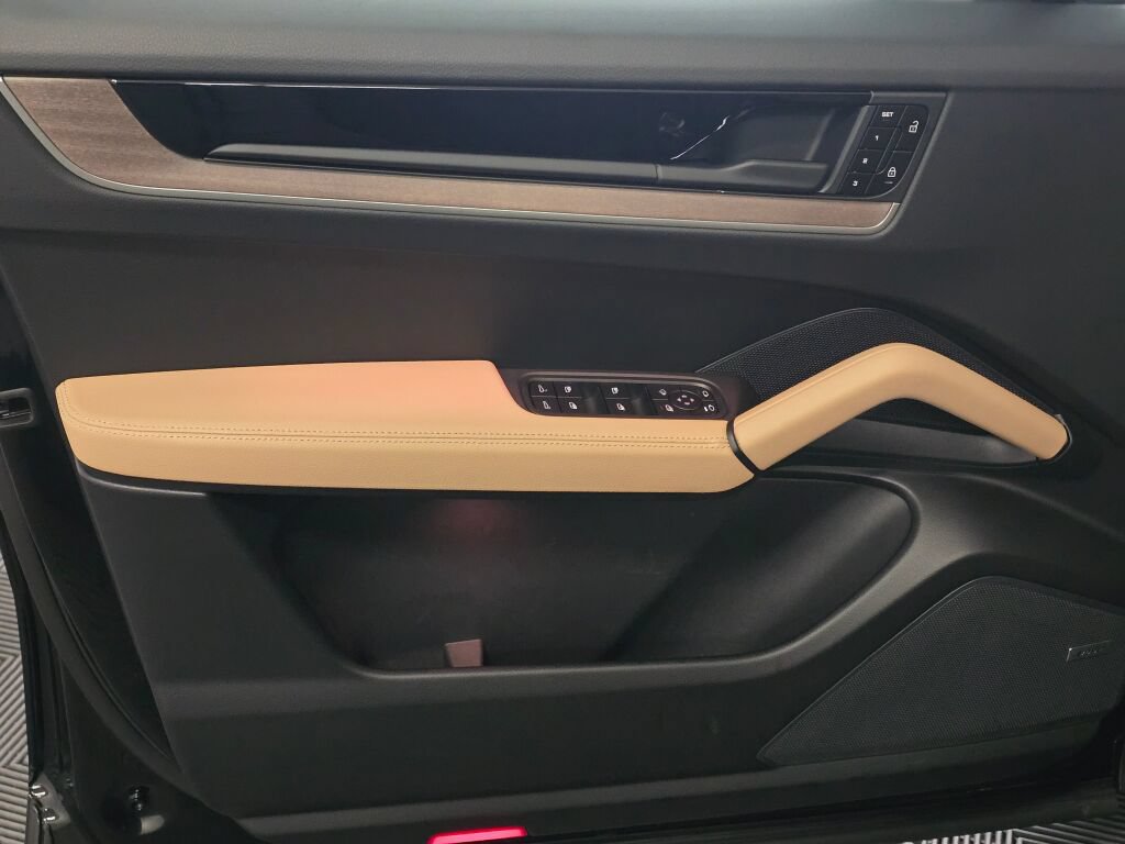Certified 2026 Porsche Cayenne AWD/4WD image 20