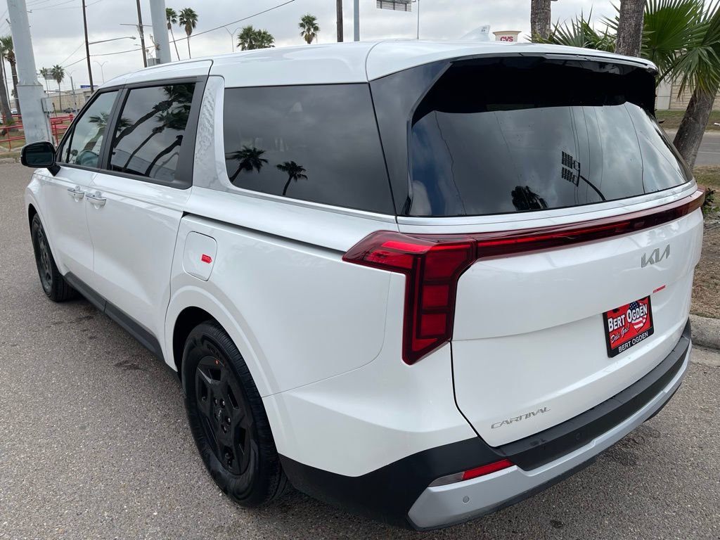 New 2026 Kia Carnival FWD image 5