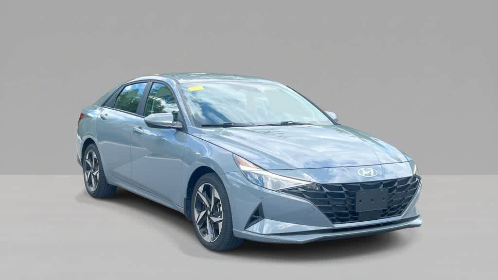 Used 2023 Hyundai Elantra SEL w/ Convenience Package FWD image 2