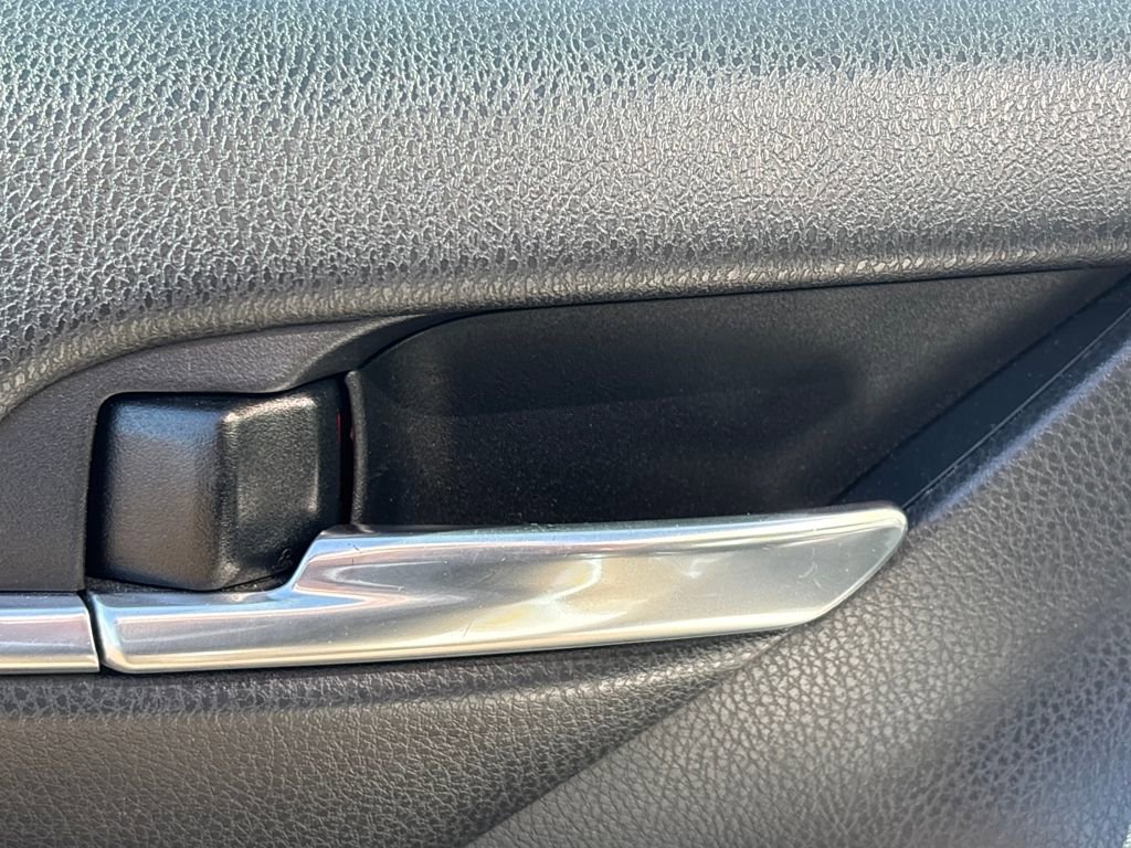 Used 2021 Toyota Camry SE image 6