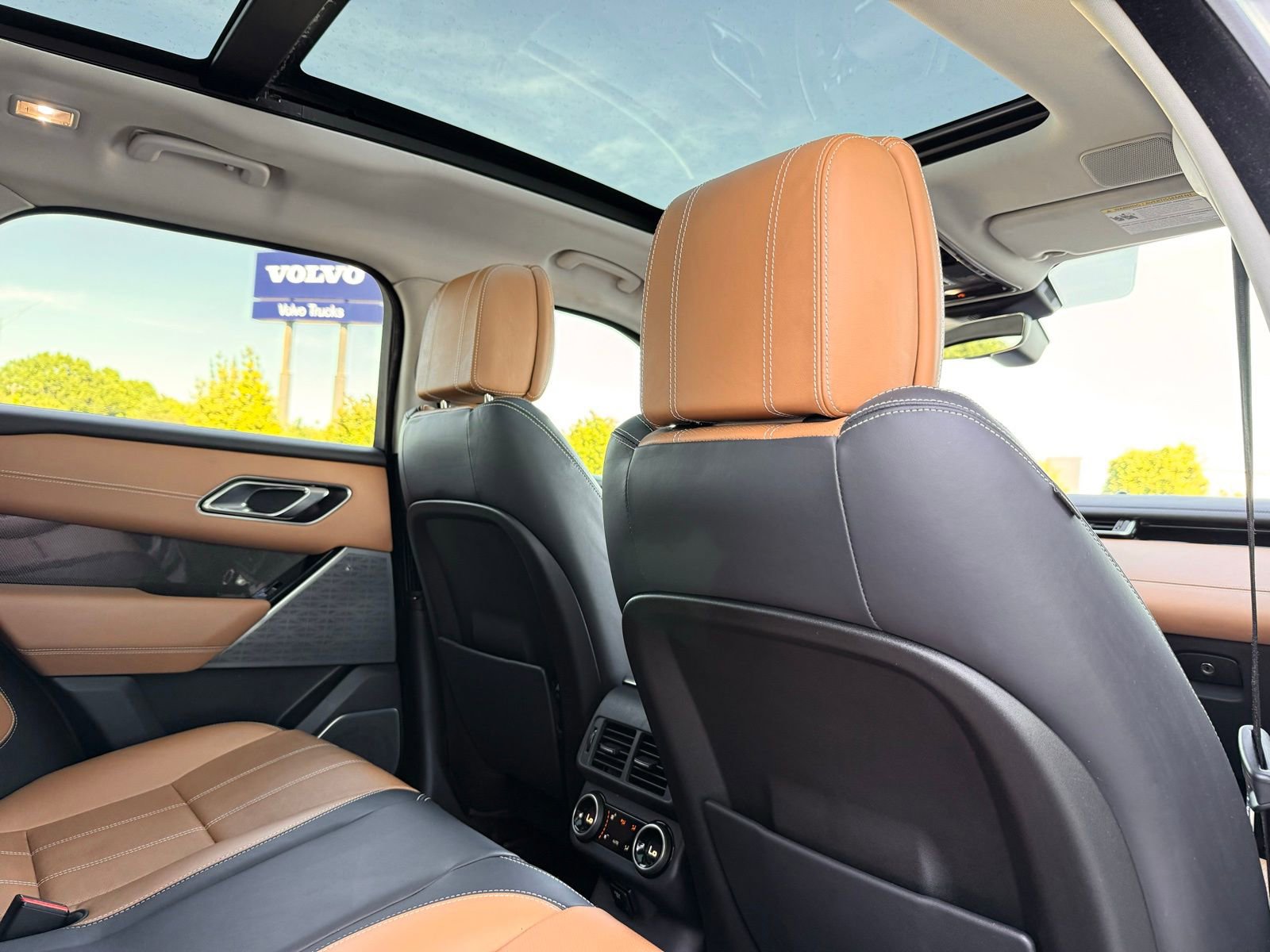 Used 2018 Land Rover Range Rover Velar R-Dynamic HSE AWD/4WD image 32