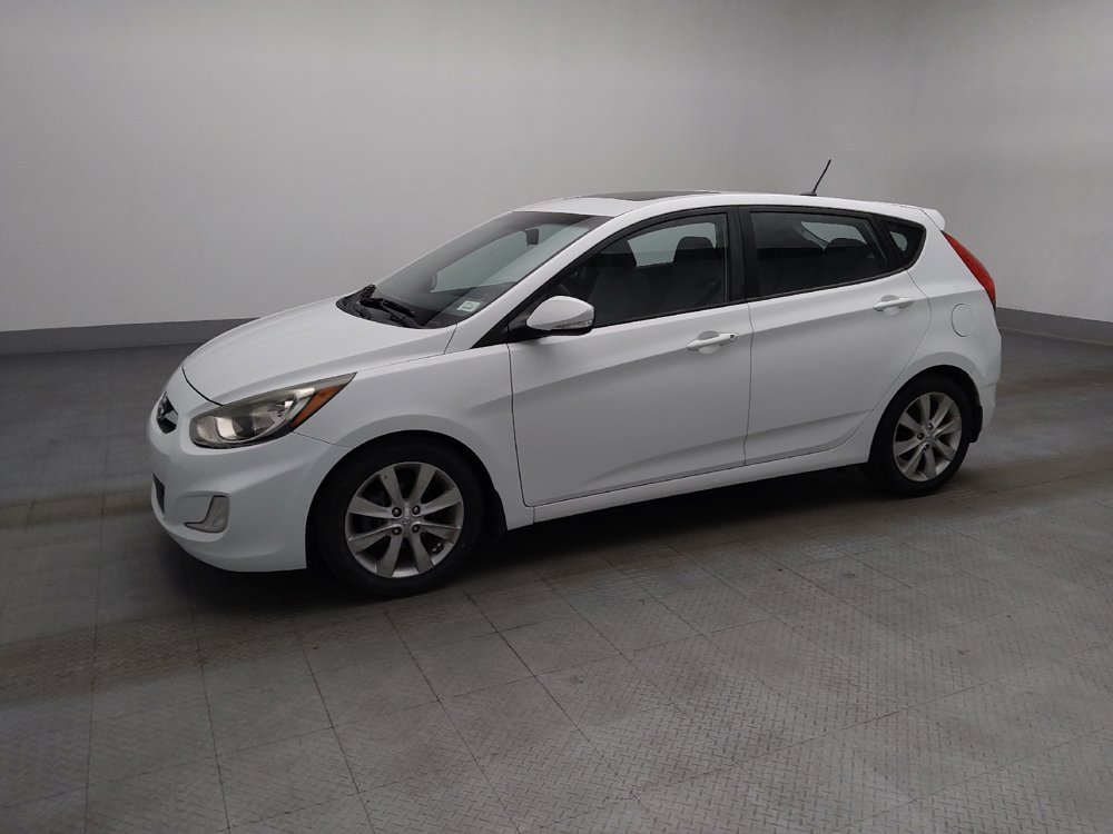 Used 2013 Hyundai Accent SE FWD image 2