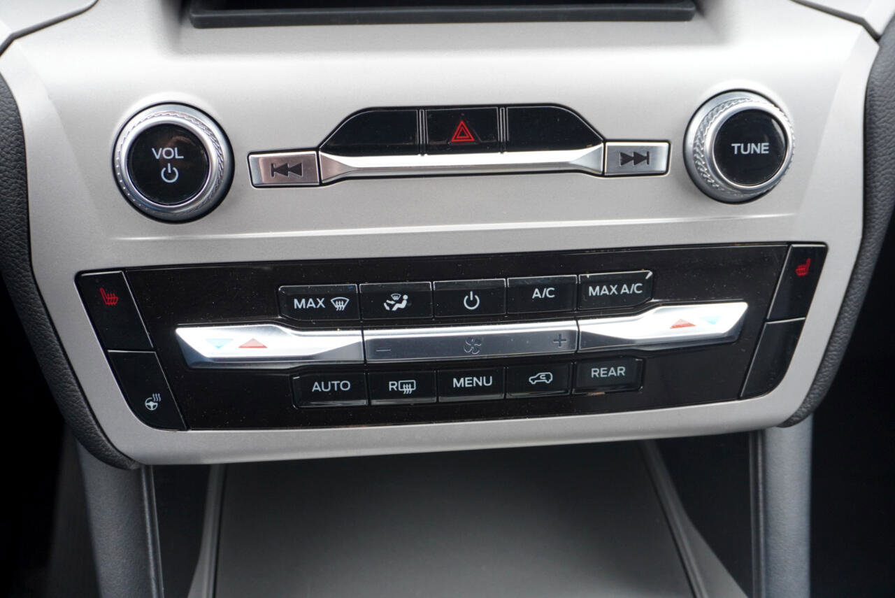 Used 2023 Ford Explorer XLT w/ Equipment Group 202A image 15