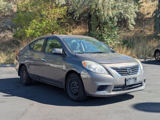 Used 2013 Nissan Versa SV w/ Convenience Pkg