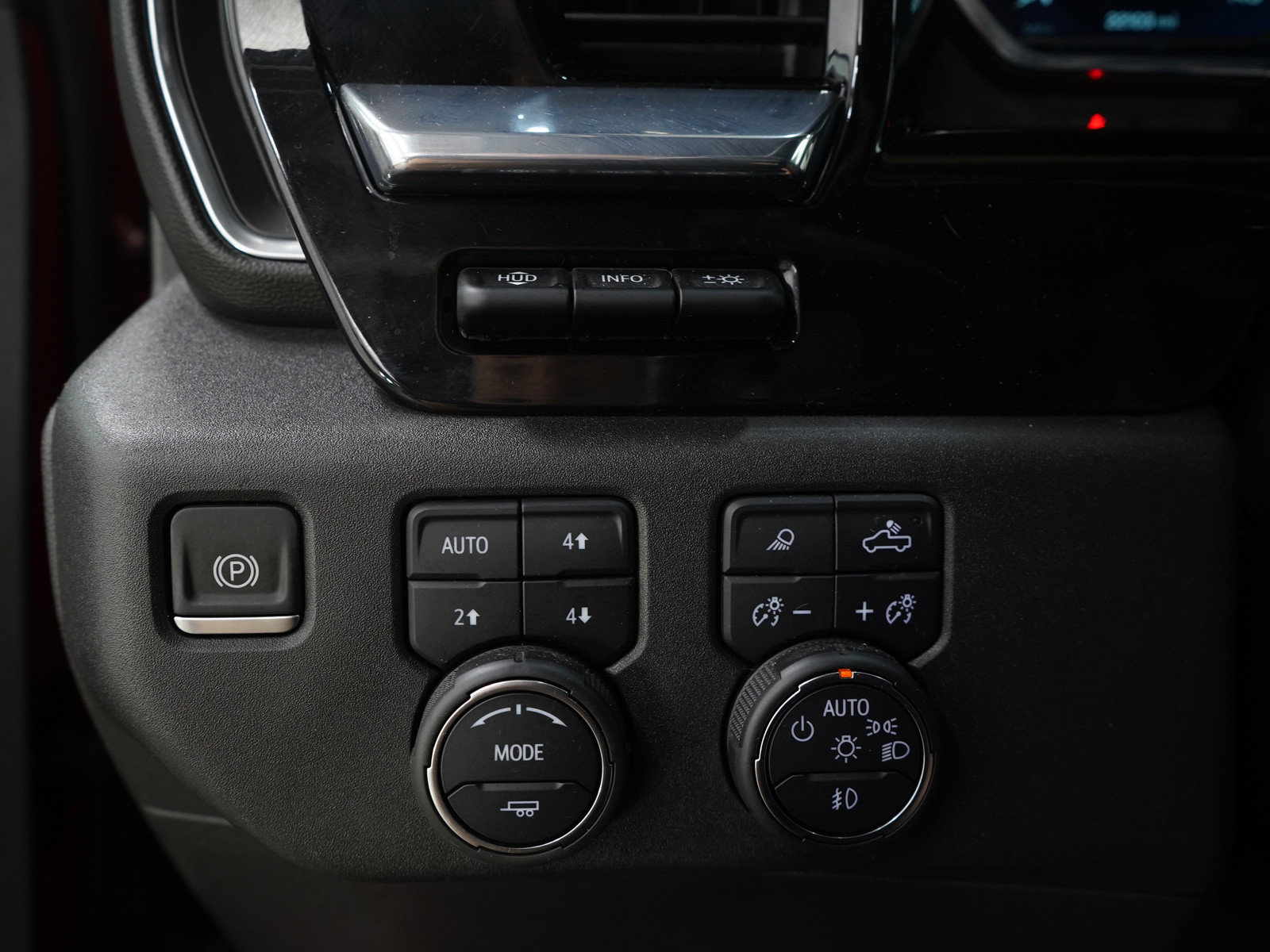 Used 2024 Chevrolet Silverado 1500 LTZ AWD/4WD image 28