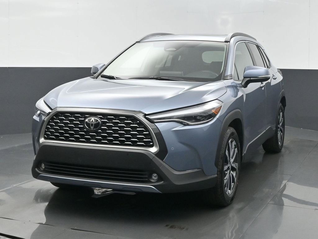 Used 2024 Toyota Corolla Cross XLE w/ Convenience Package image 7