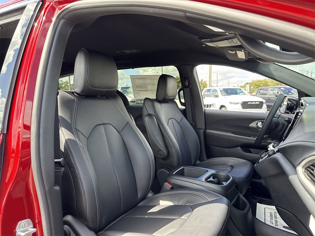 New 2026 Chrysler Pacifica Select image 27