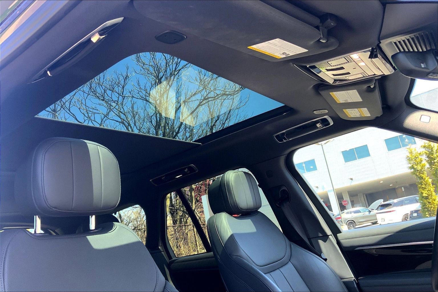 Used 2023 Land Rover Range Rover SE image 14