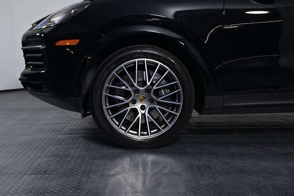 Certified 2023 Porsche Cayenne Platinum Edition AWD/4WD image 27