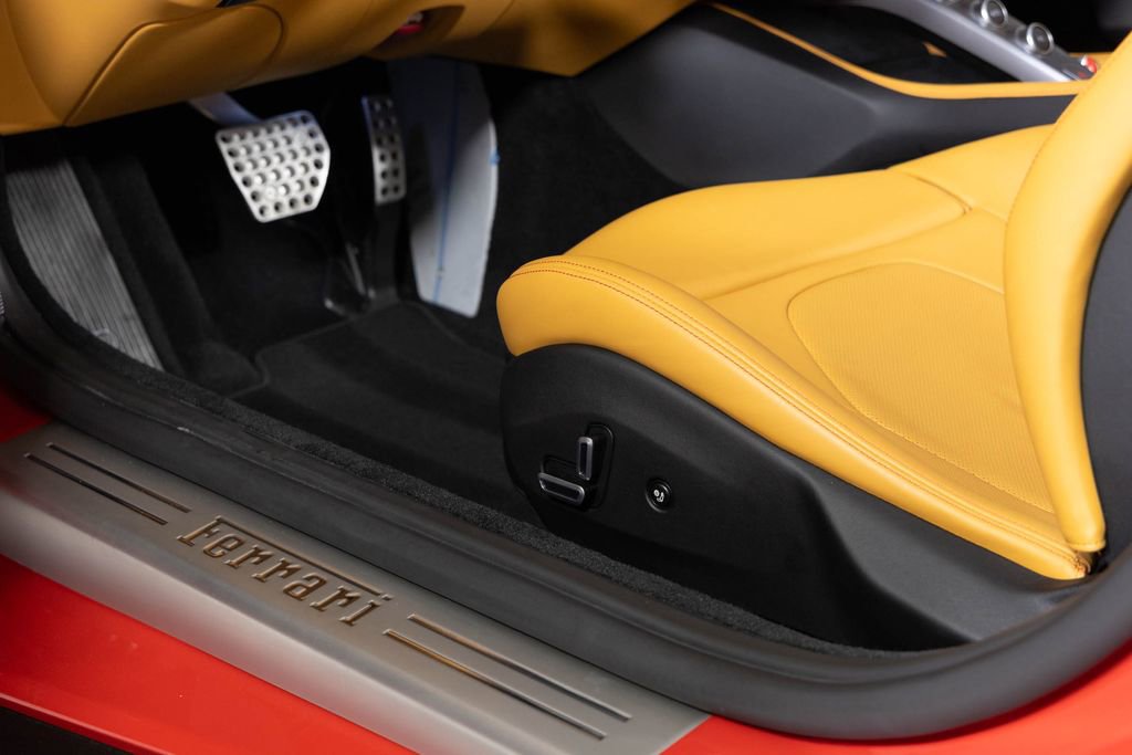 Used 2020 Ferrari Portofino image 29